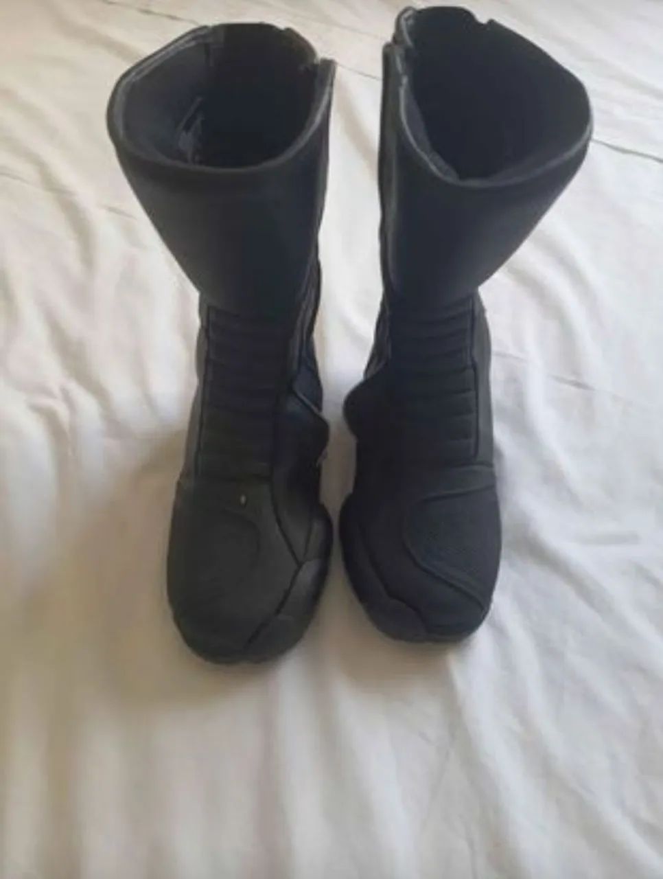 Botas Esportivas Pretas - Foto 2