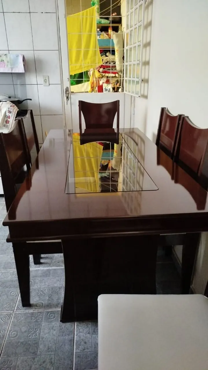 Mesa de Jantar bem conservada