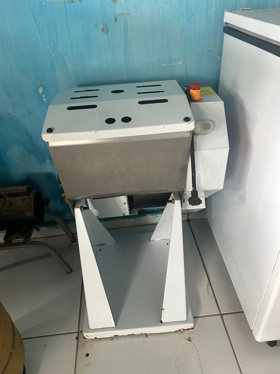 Masseira 15 kilos em ótimo estado, única dona e nunca foi ao concerto. 