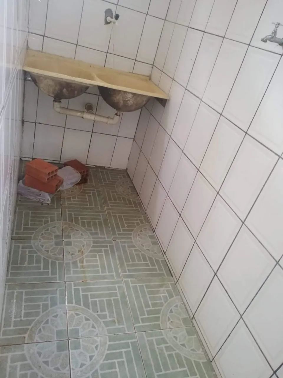 Vende-se Casa / Troco por carro com volta - Foto 2