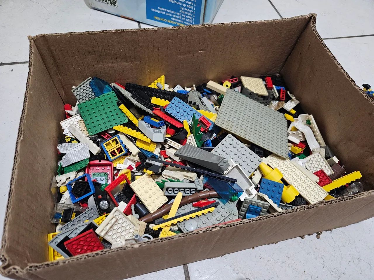 LEGO - Caixa de peças antigas variadas.