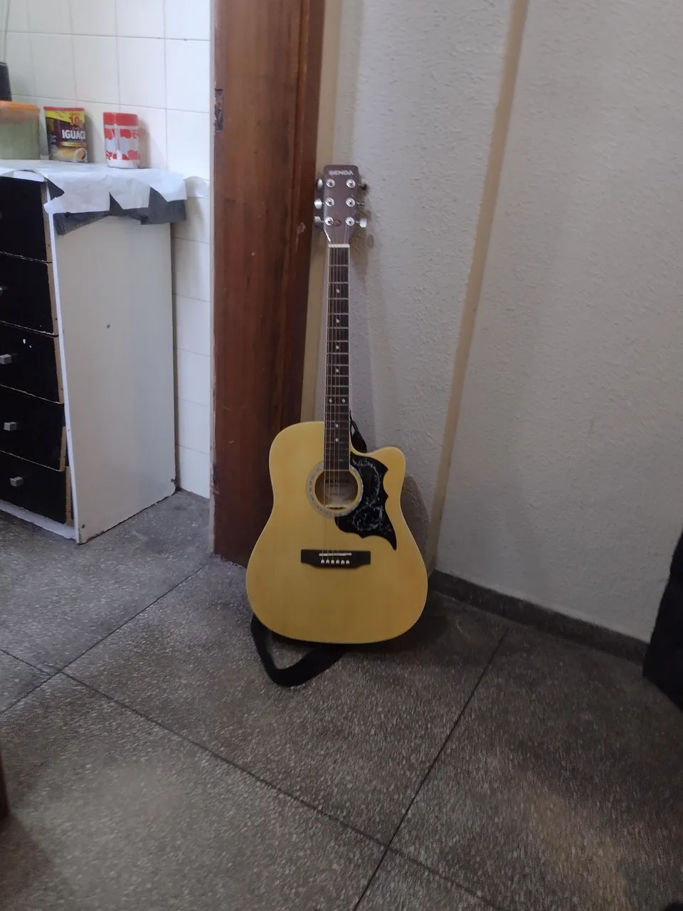 Violão de cordas de aço