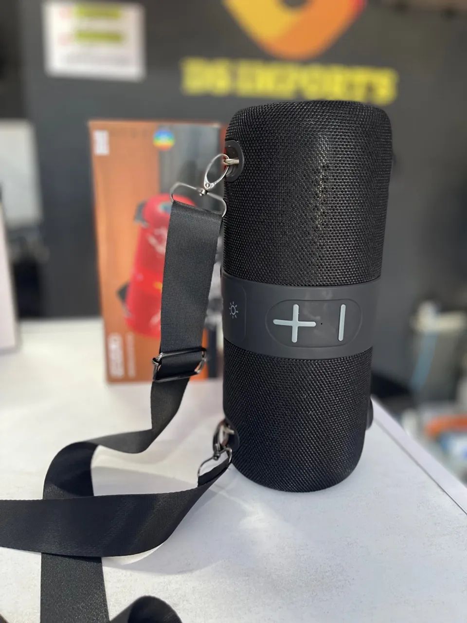 Caixa de som Bluetooth com alça e bateria de qualidade e resistente à água  - Foto 4