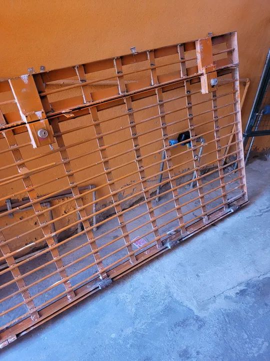 Gra em aço maciço em ótimo estado - Foto 3