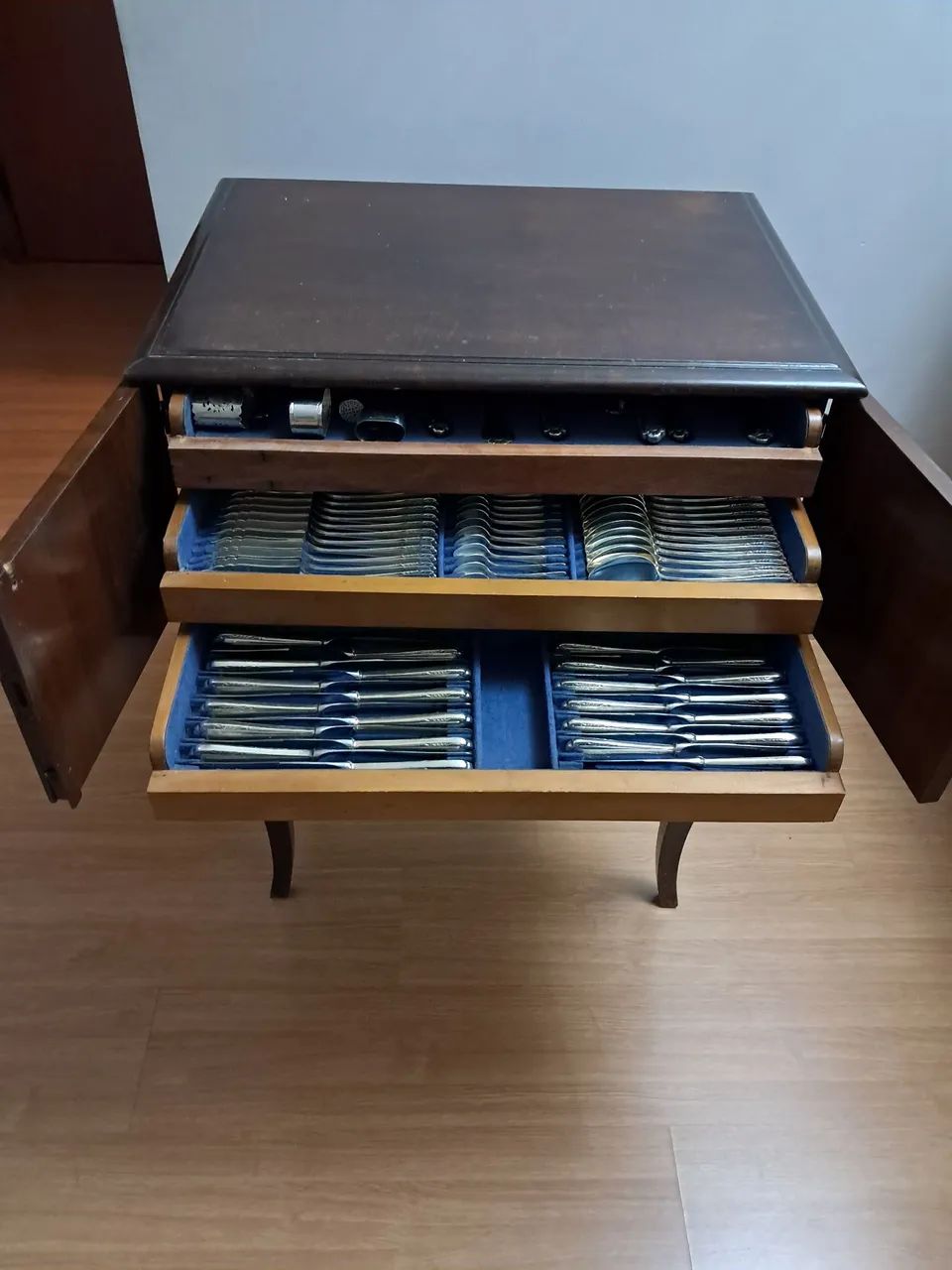 Vendo faqueiro prata 90 Wolf 138 peças. - Foto 2