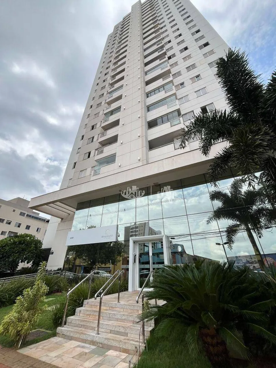 Apartamento com 3 quartos para alugar, 71 m² por R$ 3.500/mês - Centro - Londrina/PR