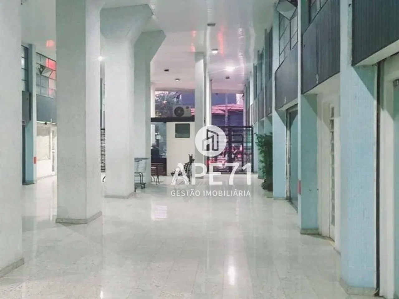 SALA COMERCIAL PARA LOCAÇÃO/VENDA 92M² - 02 BANHEIROS - COPA/COZINHA - OPORTUNIDADE ÚNICA