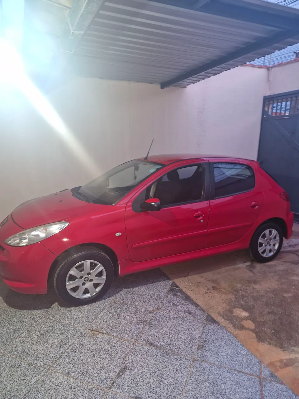 Peugeot 207 1.4 Vermelho - 2012/13 - IPVA 2025 Pago - R$ 15.000