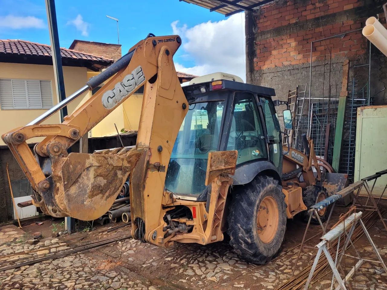 Retroescavadeira CASE - Pronta para o trabalho!