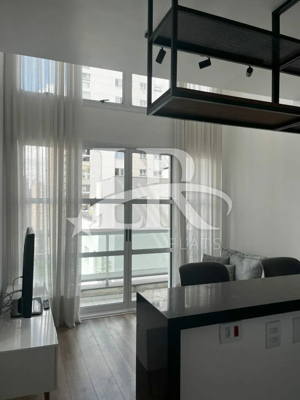 LR Flats - Duplex mobiliado em Moema para Locação.