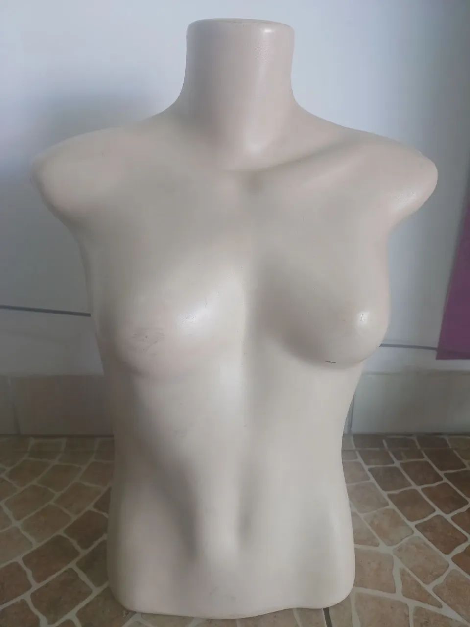 Manequim de busto feminino