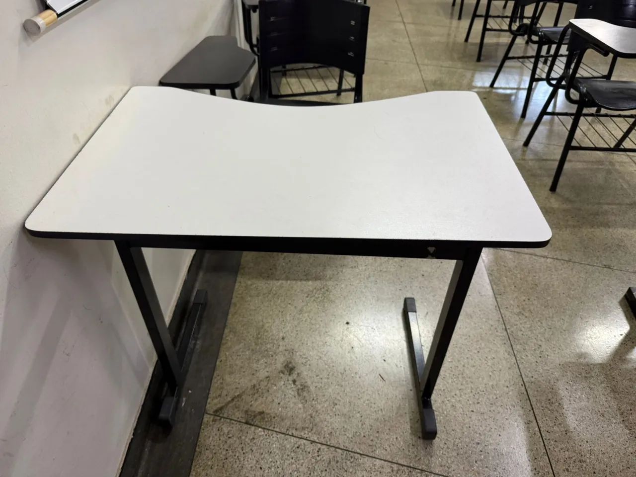 Mesa para deficiente 64739789838210120