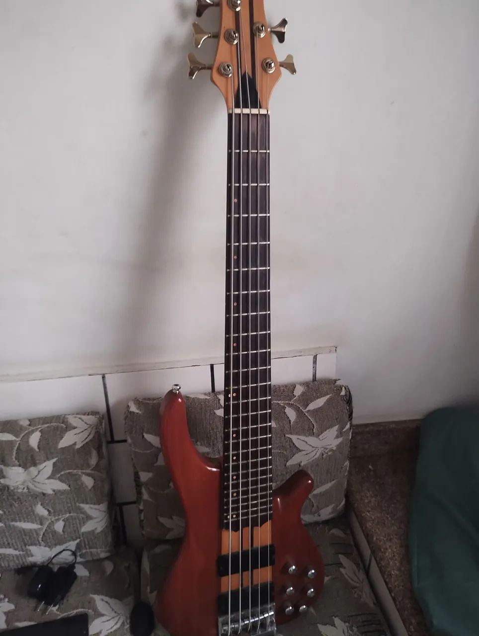 Contra baixo de 5 cordas Luthier 