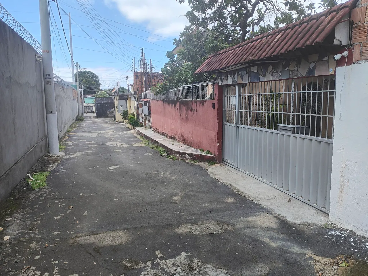 Vendo terreno com casas e prédios
