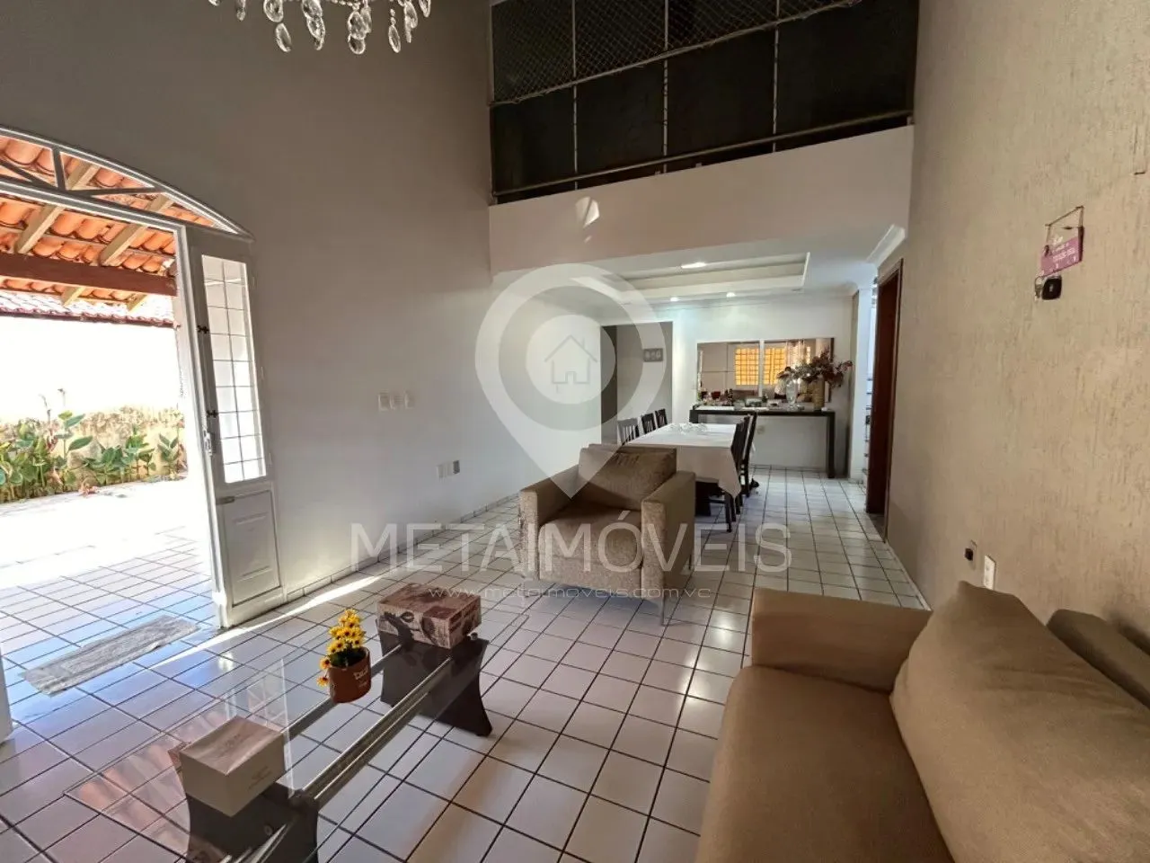 Casa com 04 quartos