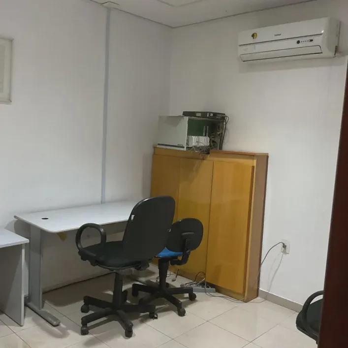 ALUGO SALA MOBILIADA ENTRE ADRIANOPOLIS E CENTRO TUDO INCLUSO