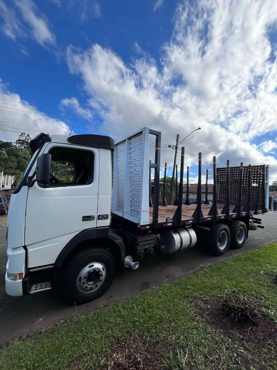 Volvo FH12 420 6x4 carroceria florestal trans tora ( valor no chassi sem carroceria)