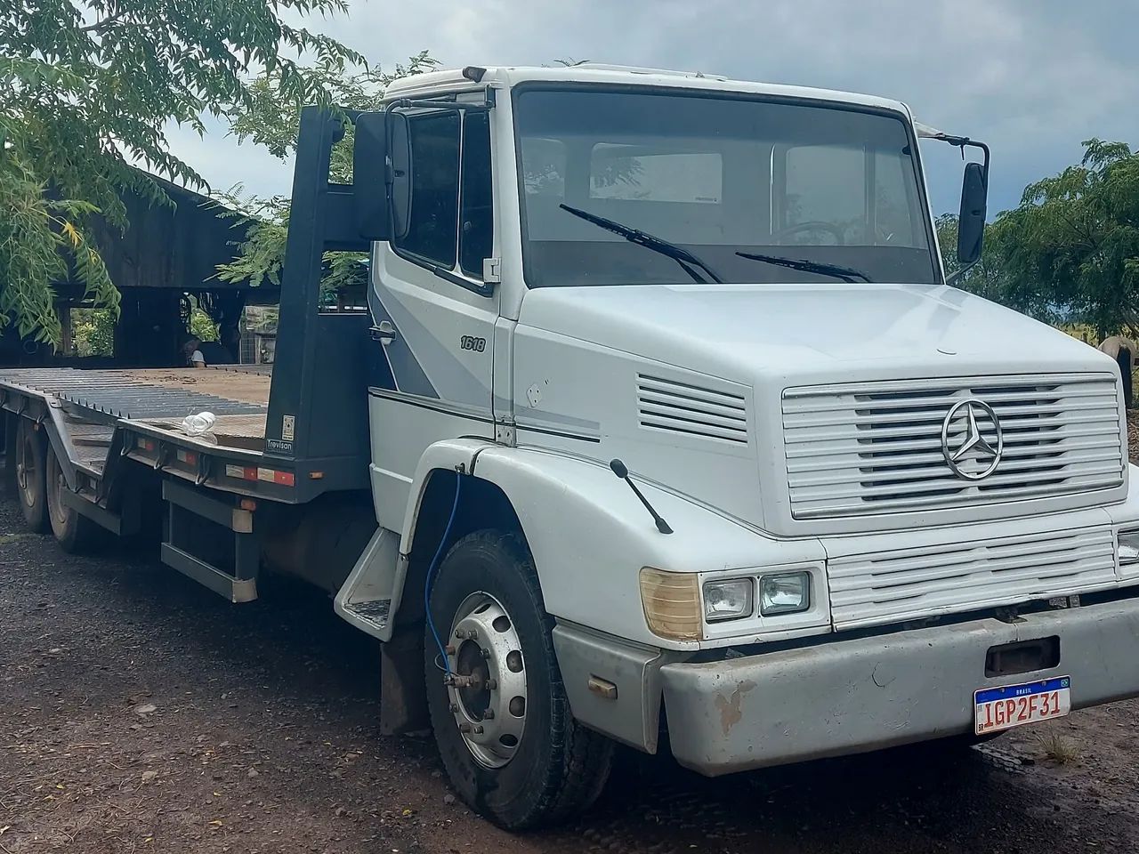 Caminhão Mercedes-Benz 1618 Plataforma