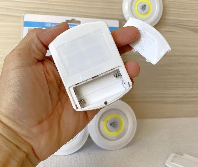 Kit com 3 Luminárias LED com Controle Remoto - Luz Branca Fria - 16 LEDs - Instalação sem  - Foto 4