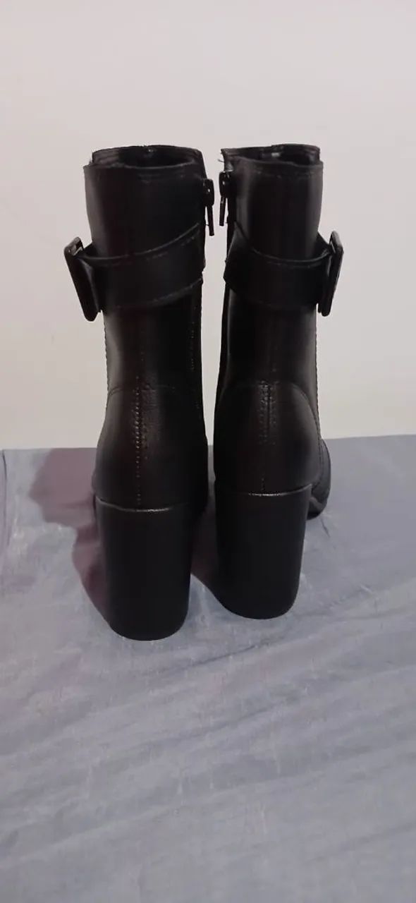 Botas Femininas de Couro - Foto 3