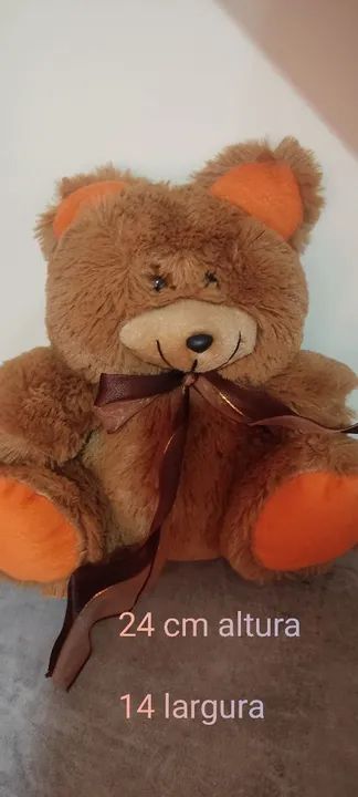 Urso de Pelúcia Marrom com Laço