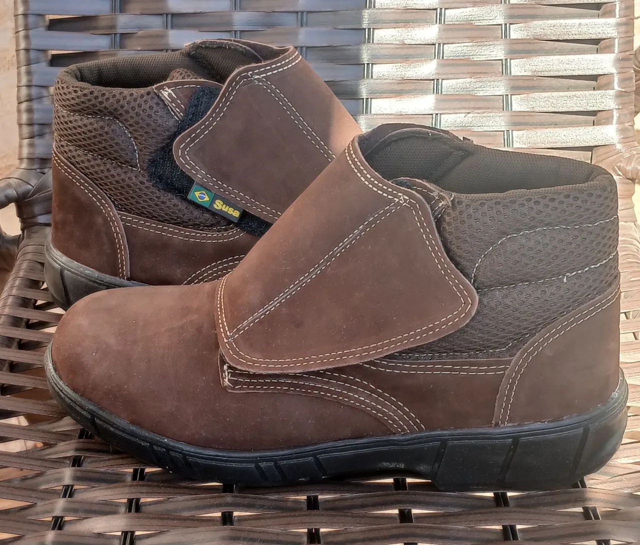 Bota ocupacional, fecho velcro, bico PVC (Nova)