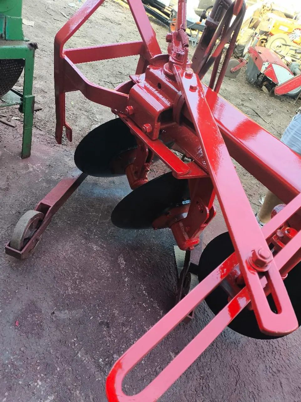 Arado de 2 discos pra trator 2900 - Foto 6