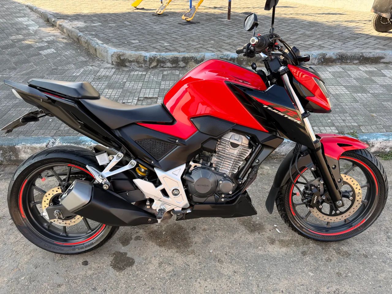 Honda Cb 300f - Foto 2