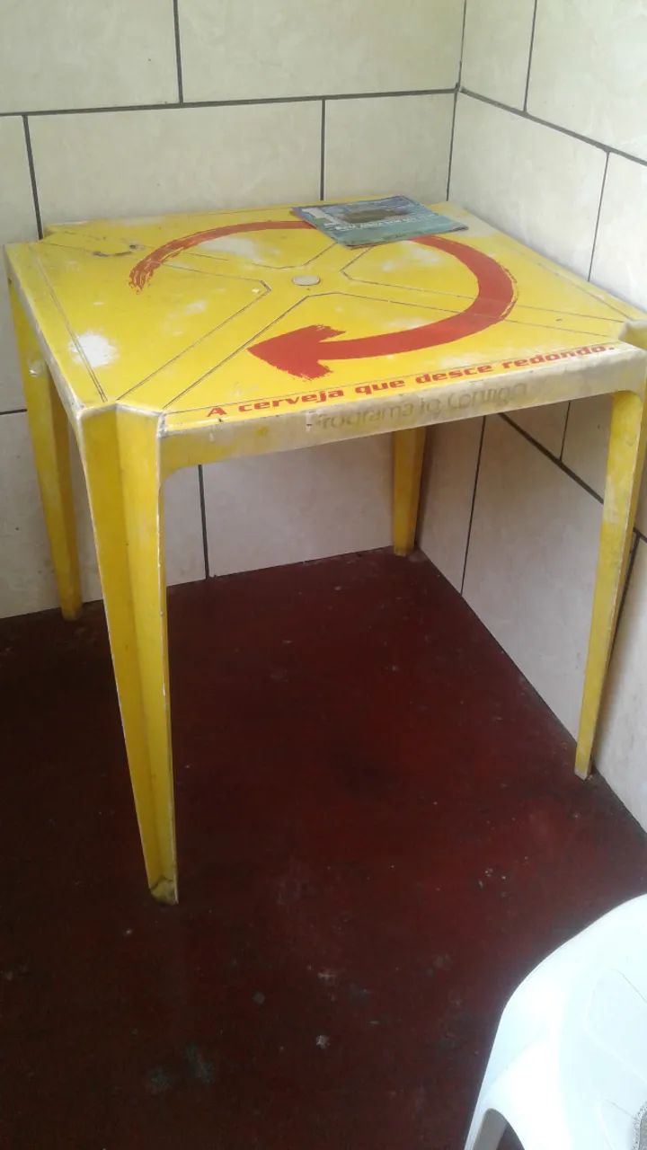 vendo mesa  de plastico usada - Foto 3