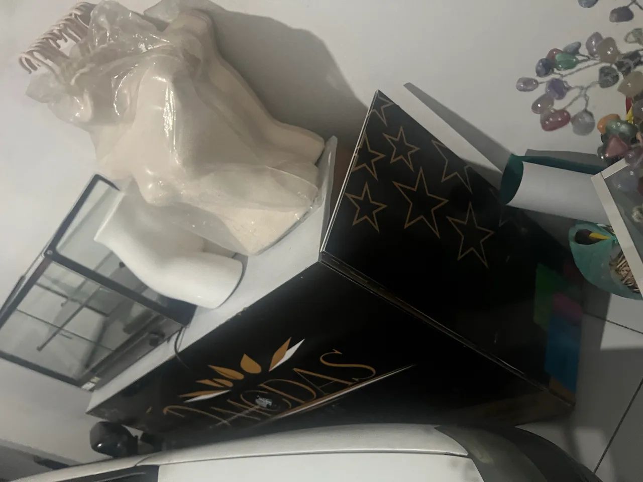 Vendo estrutura para loja de roupa. 