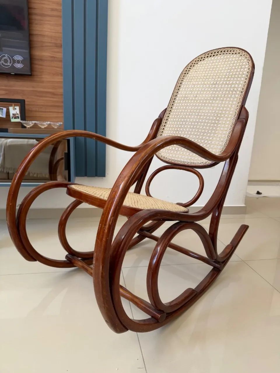 Cadeira de Balanço Estilo Thonet