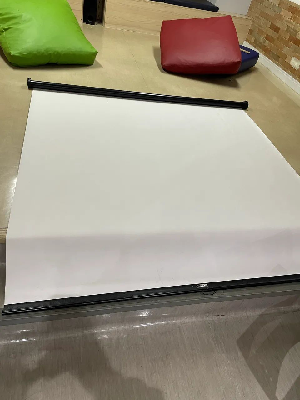 Tela de projeção retrátil nardelli 