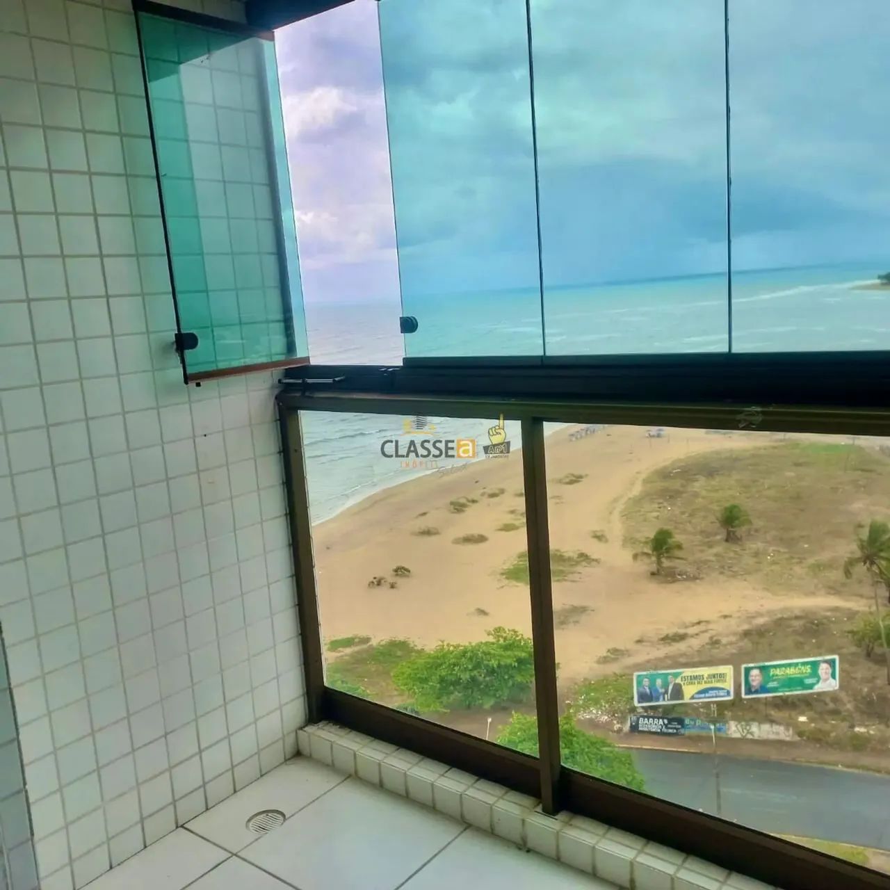 Apartamento com Vista Mar Andar Alto em Candeias