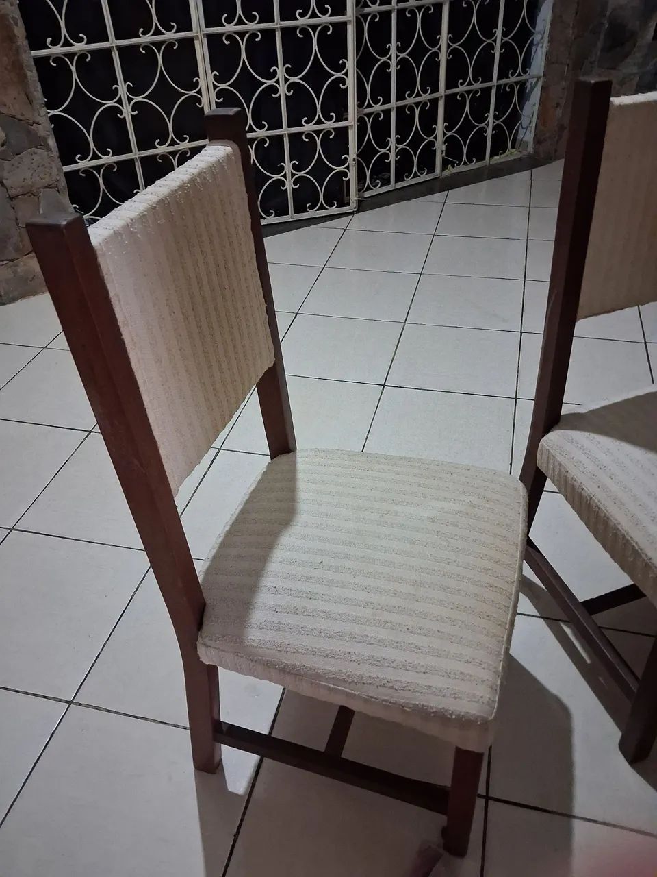 Mesa e 4 cadeiras de jantar - Foto 3