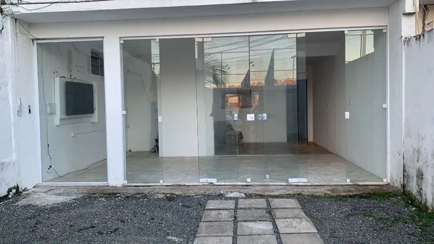 Aluga-se para fins comerciais 
