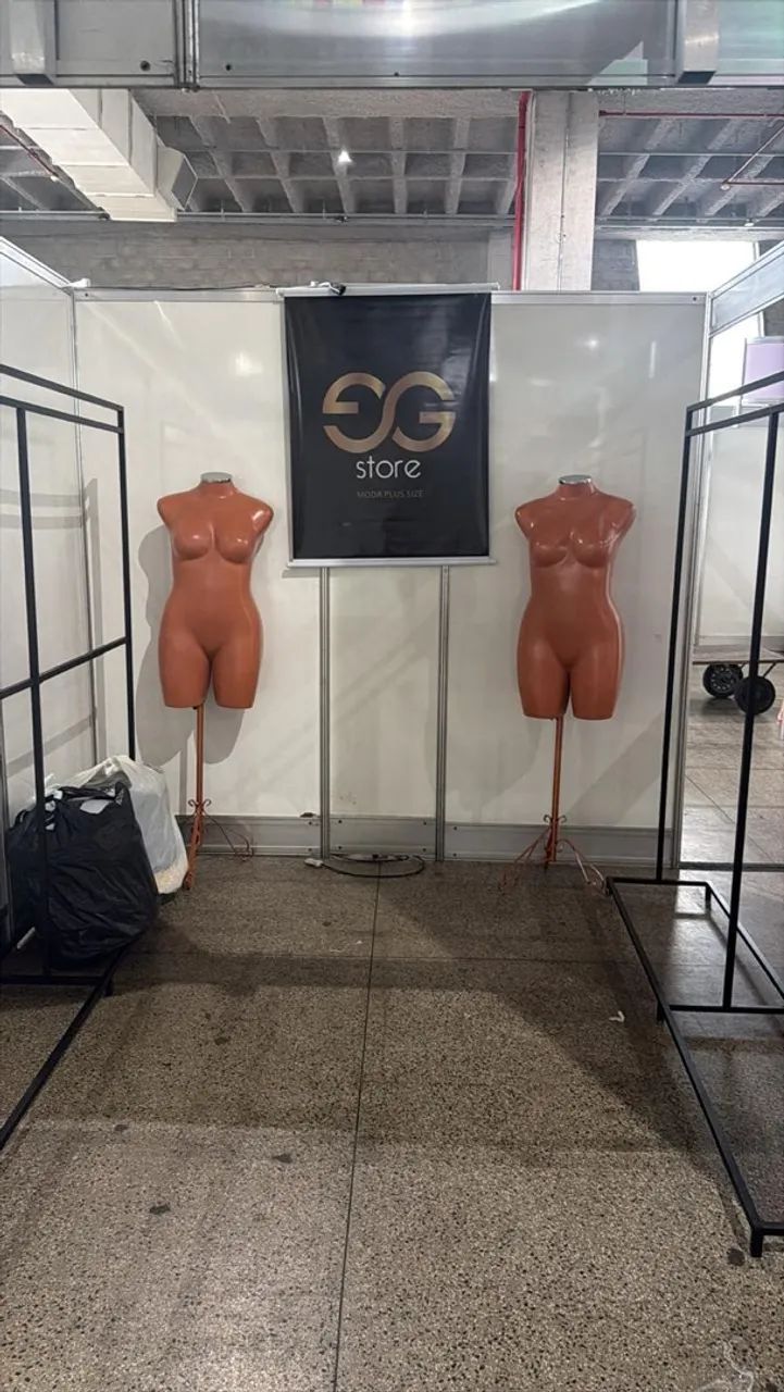 Vende-se dois espelhos, dois manequins plus  - Foto 2
