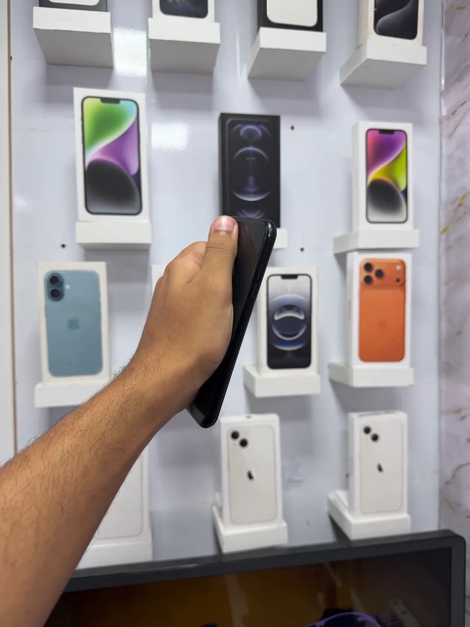IPHONE XR 64 GB PRETO  - Foto 3
