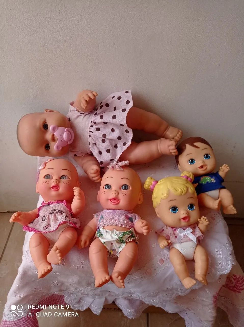 Lote com 5 Bonecas nunca brincada - Foto 3