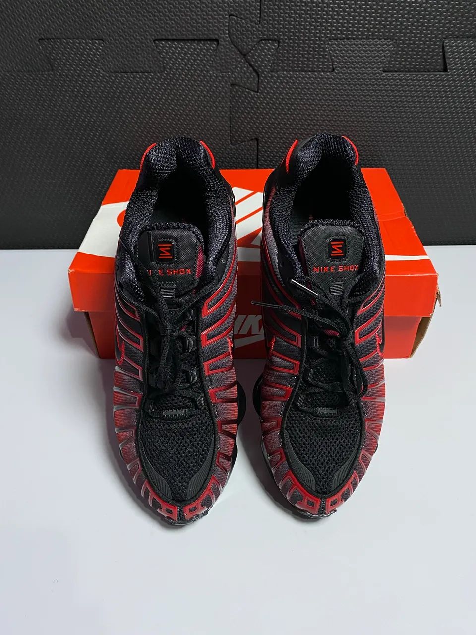 Nike Shox TL 'Black University Red Gradient' - Foto 3