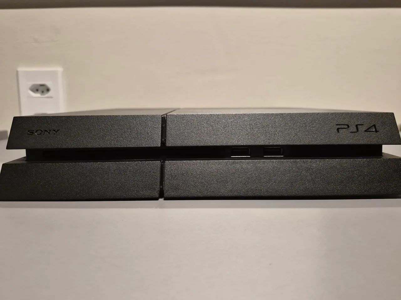Vendo PlayStation 4 com 2 jogos - Foto 4