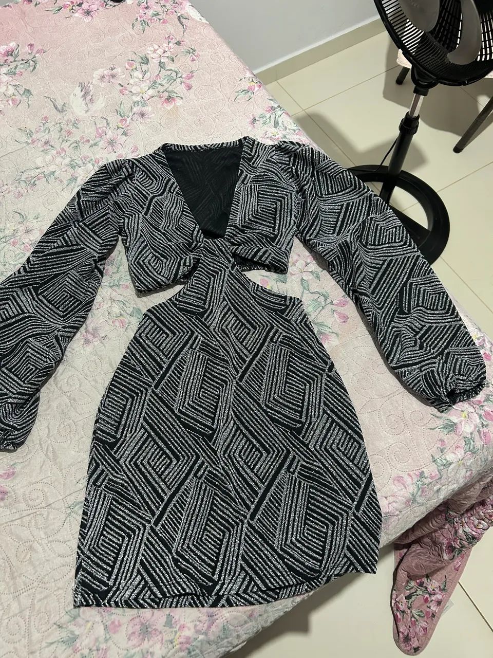 Vestido preto com brilho 