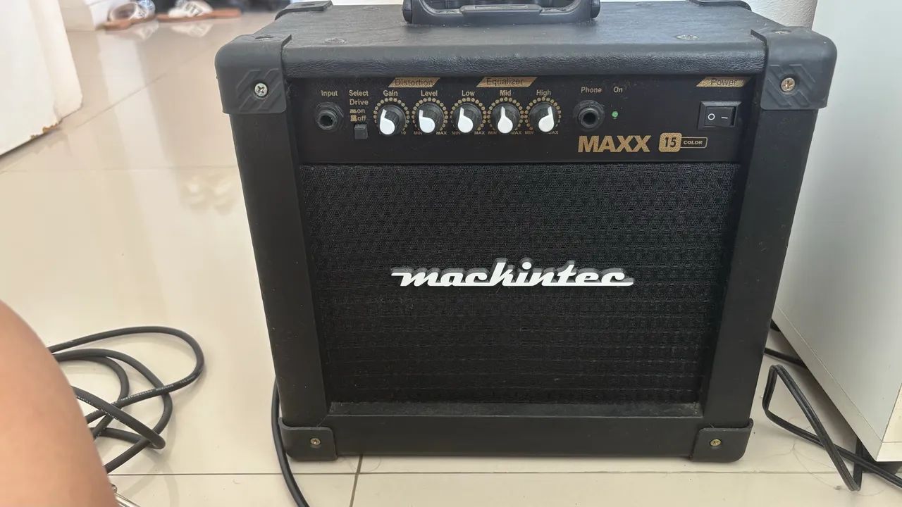 Amplificador Mackintecc com cabo