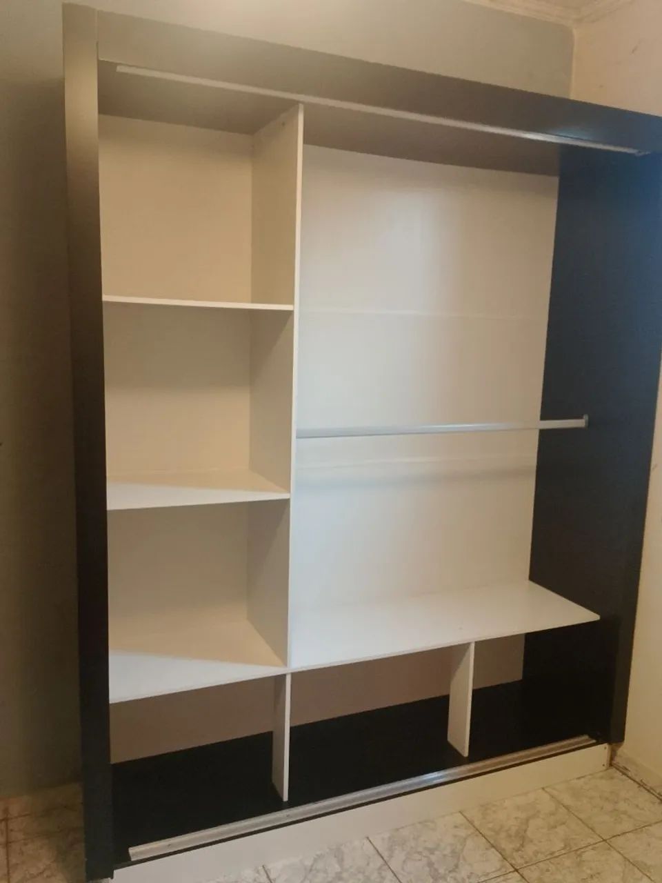 Vendo guarda roupa usado entrega e montagem grátis  - Foto 4