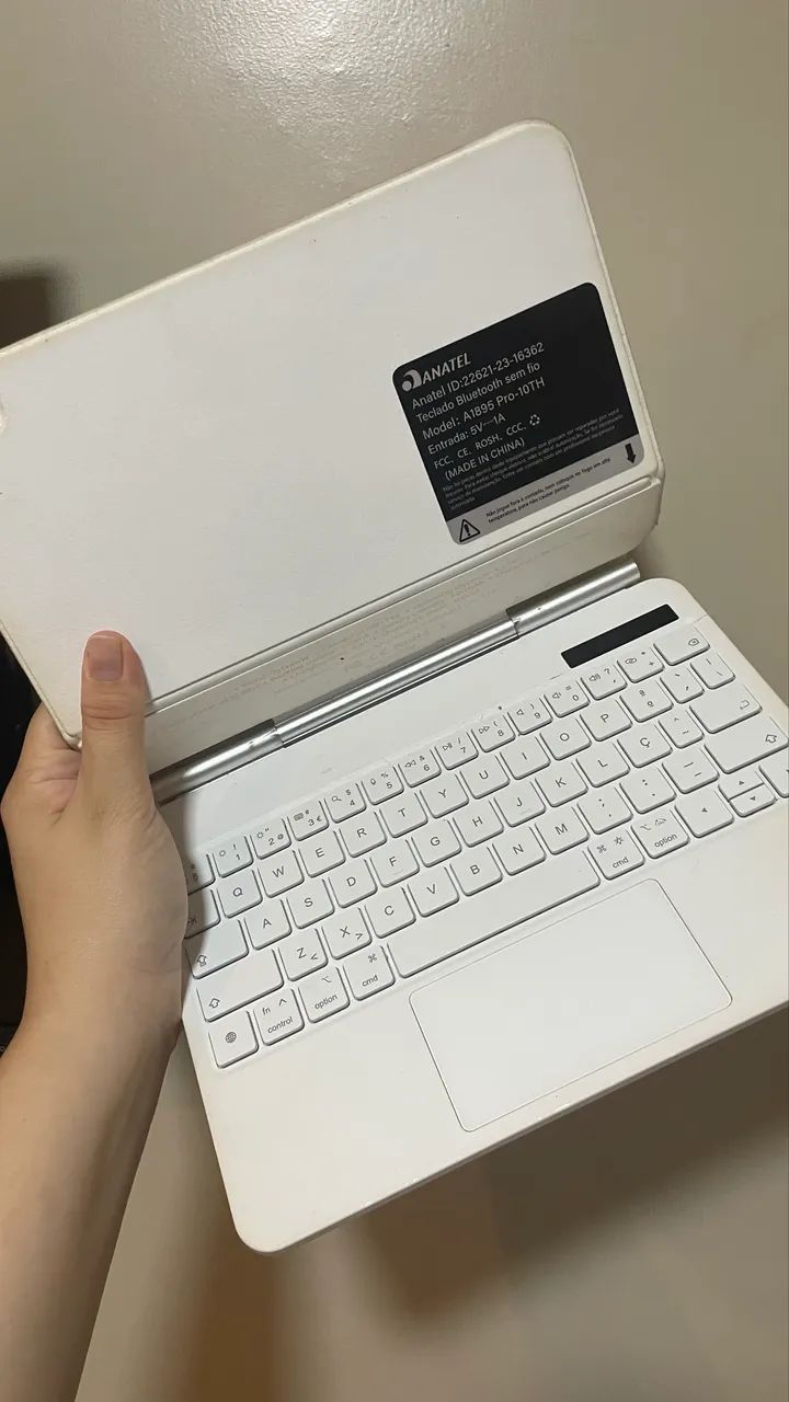 Capa com teclado para IPAD 10 - Foto 3