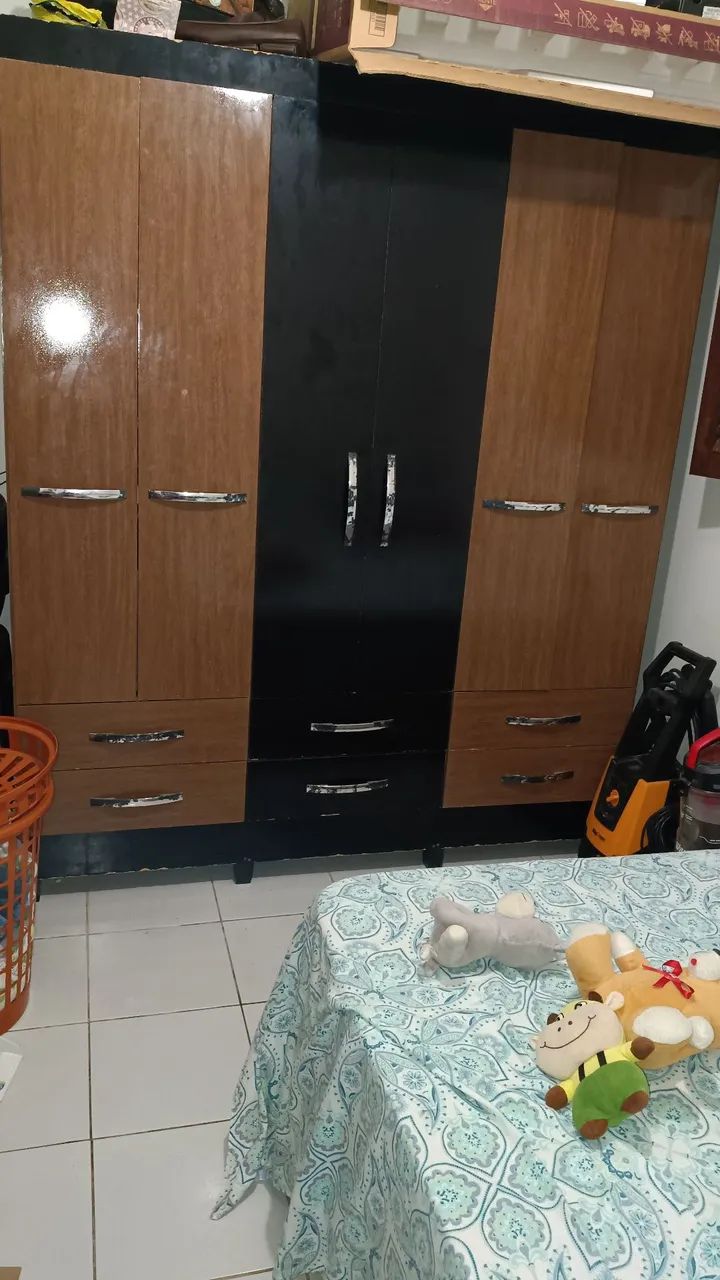 Guarda roupa e aparador 320,00