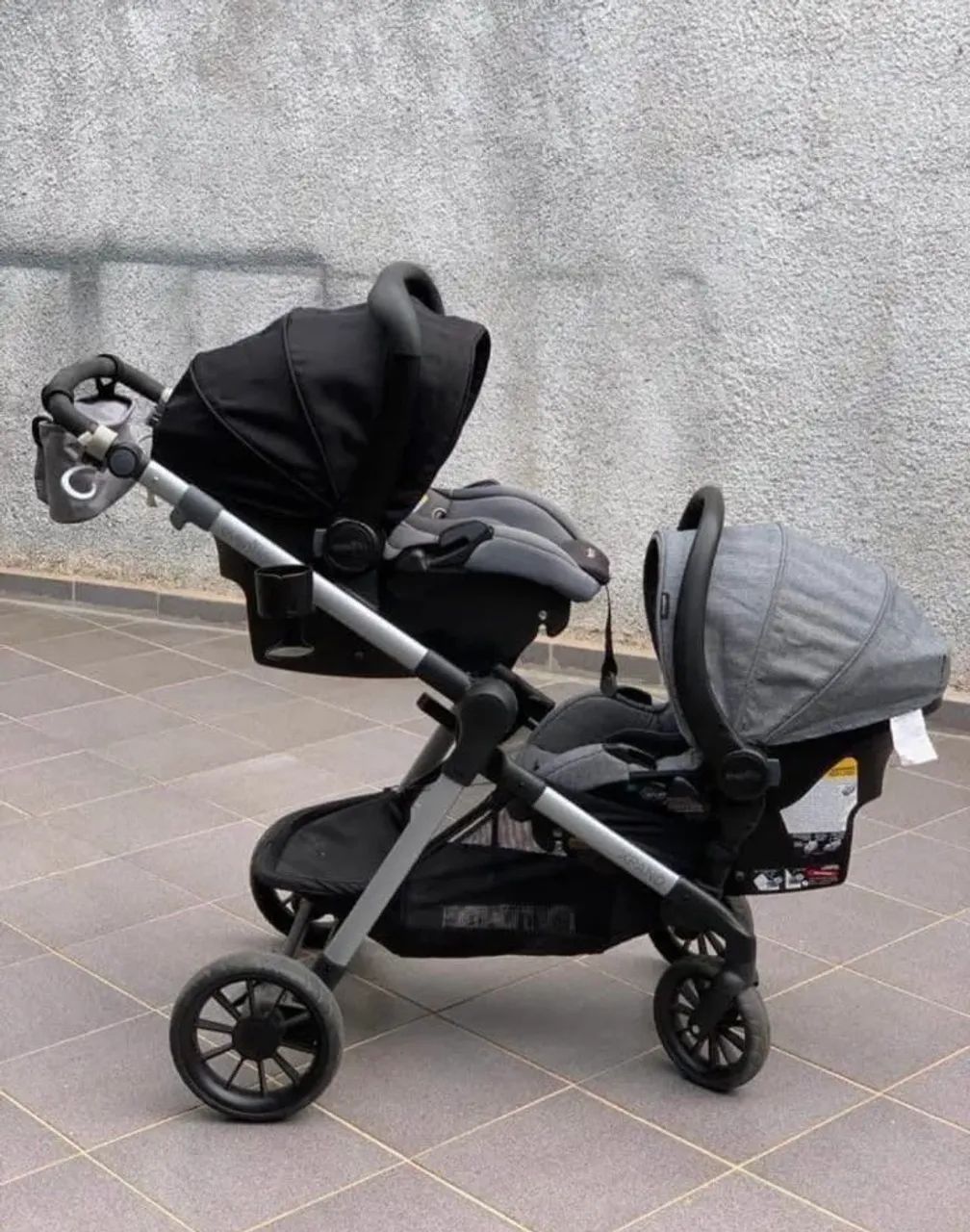 Carrinho de gêmeos com bebê conforto evenflo  - Foto 5