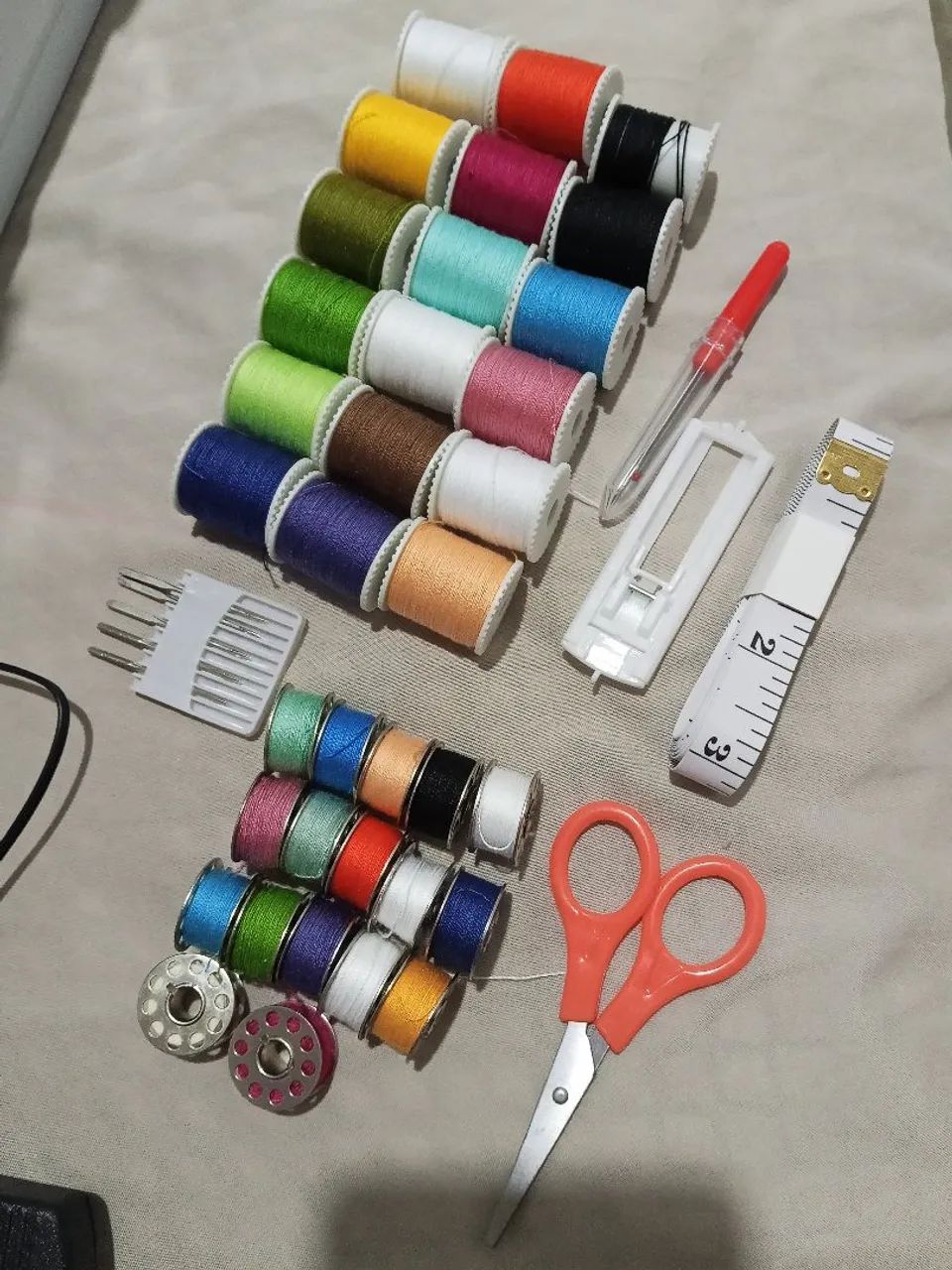 Mini máquina de costura bivolt - Foto 3