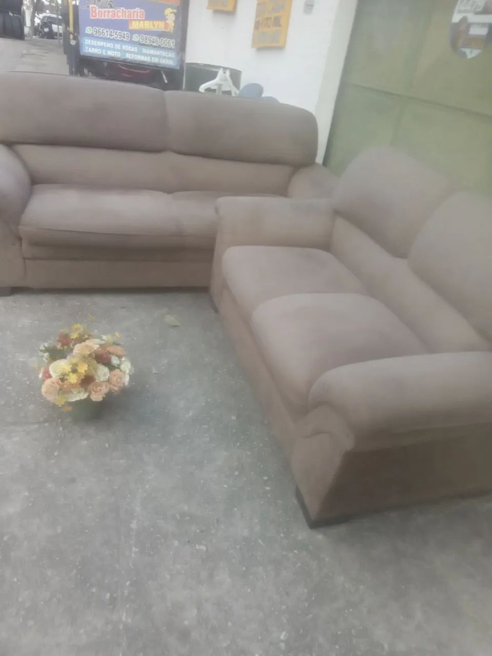 Vendo  esse jogo de sofá  3 e 2 lugares  ótimo estado  - Foto 2