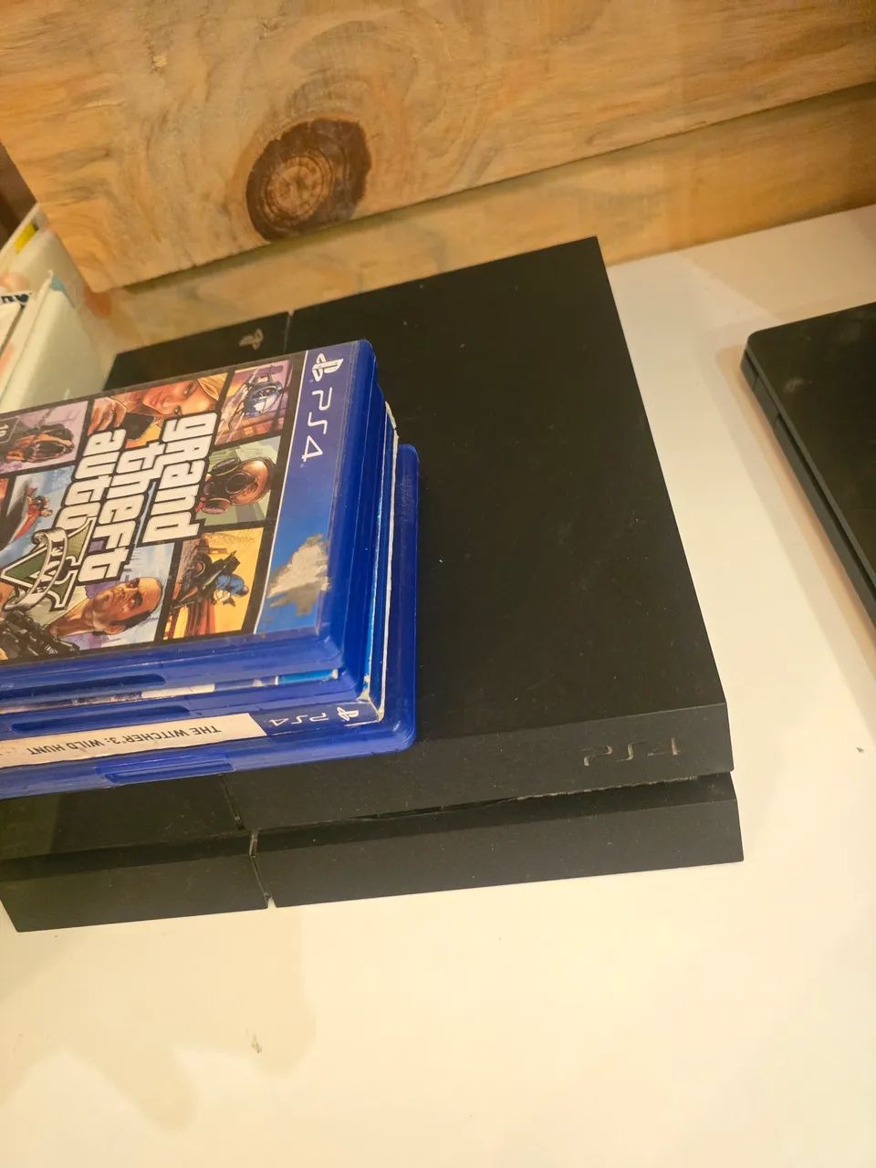 PS4 com 5 jogos e 2 controles - Foto 2