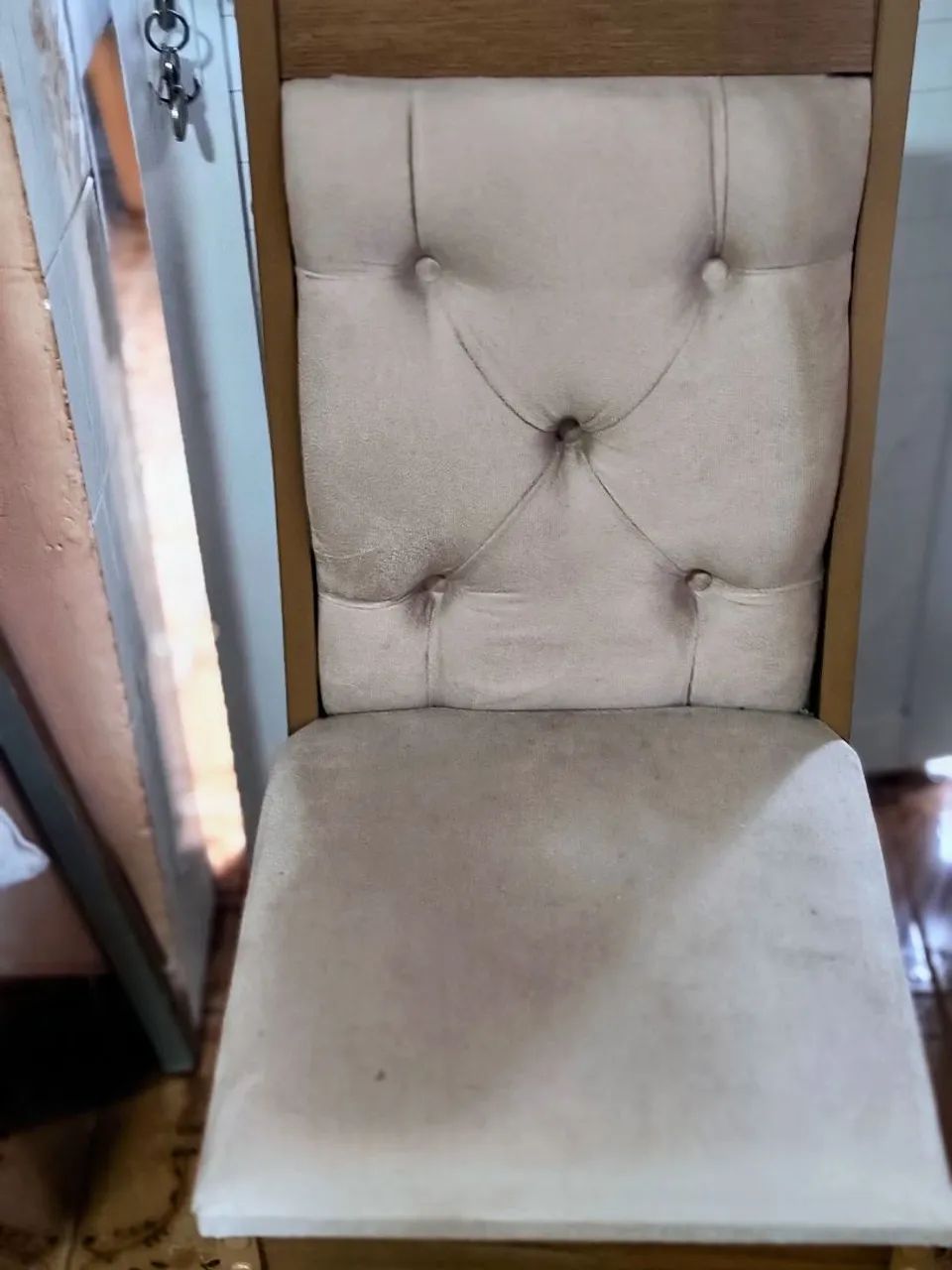Mesa com seis cadeiras